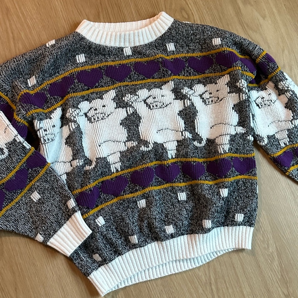 Vintage 80’s sweater- dancing pigs
Size small